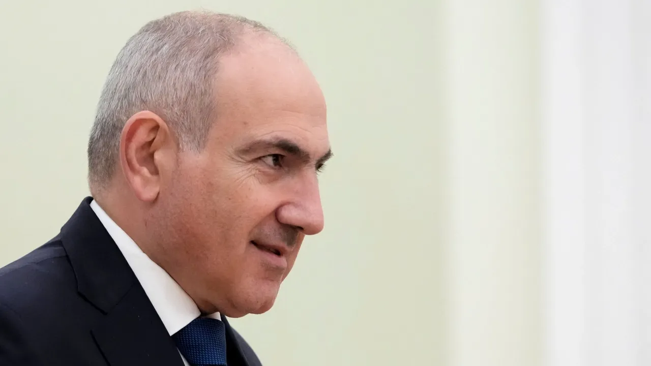 Пашинян Армения-Түркия темир жолу "тез" ачылат деп үмүттөнөрүн билдирди