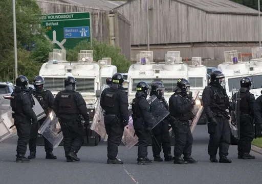Tre persona të tjerë arrestohen ndërsa trazirat po qetësohen në Irlandën e Veriut