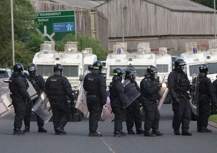 Tre persona të tjerë arrestohen ndërsa trazirat po qetësohen në Irlandën e Veriut