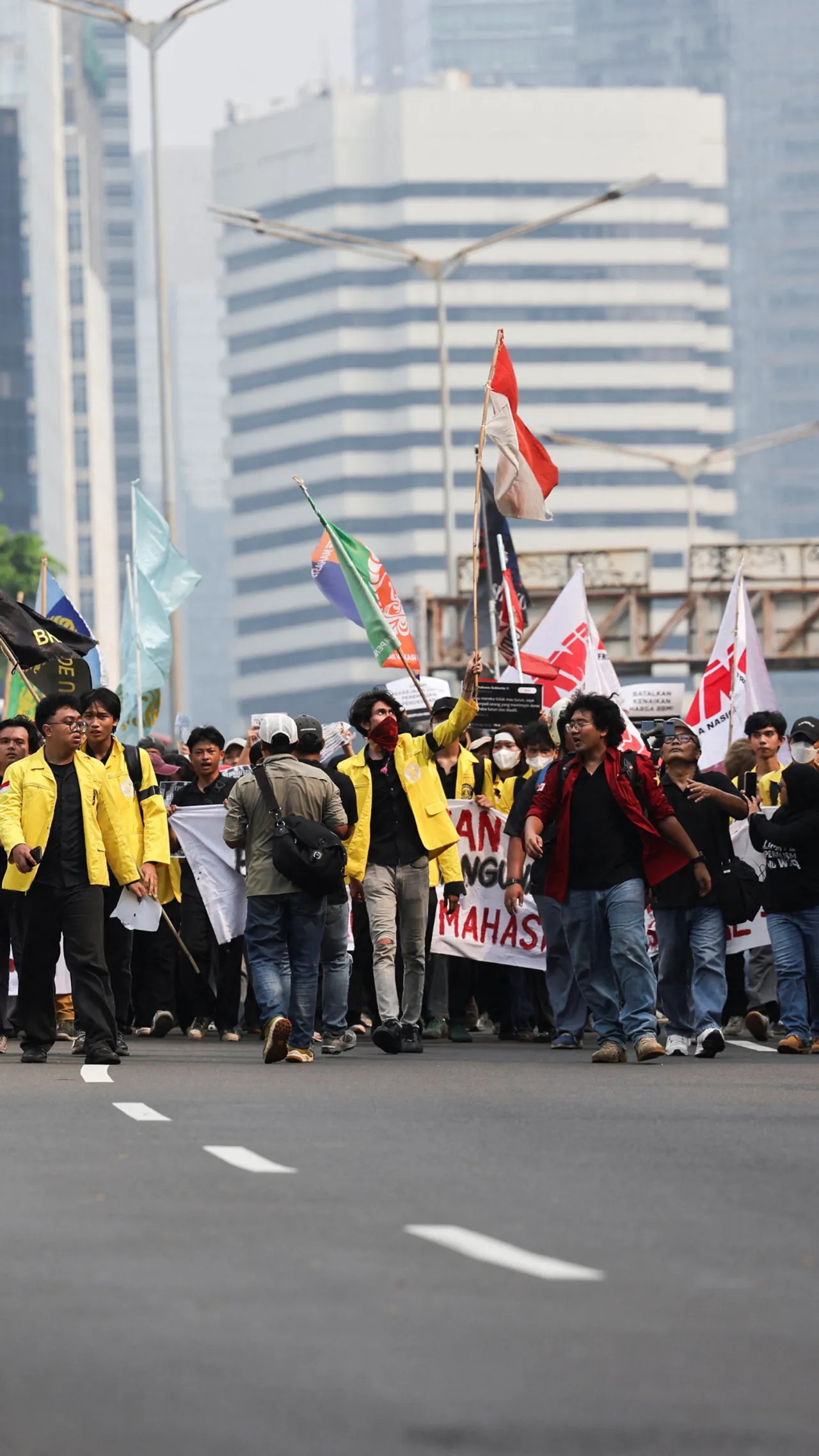 Ribuan mahasiswa Indonesia protes kebijakan pemerintah di tengah tekanan ekonomi