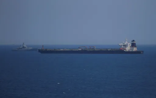 Kapal Iran melintasi blokade laut AS di Teluk Oman tanpa insiden