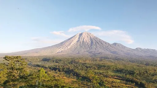 Gunung Semeru erupsi tujuh kali, warga diimbau waspada