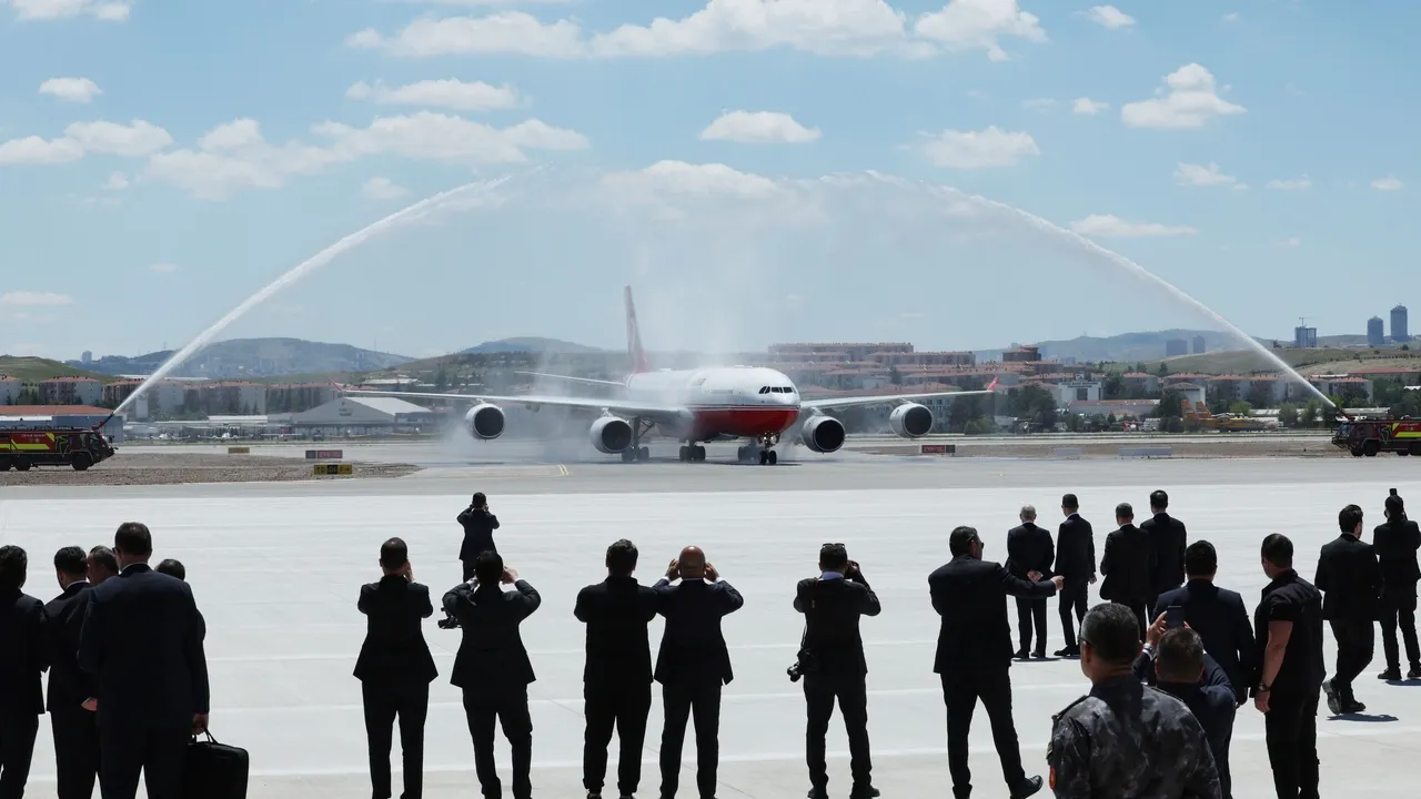 Novo aeroporto é inaugurado na capital turca antes da cimeira da NATO