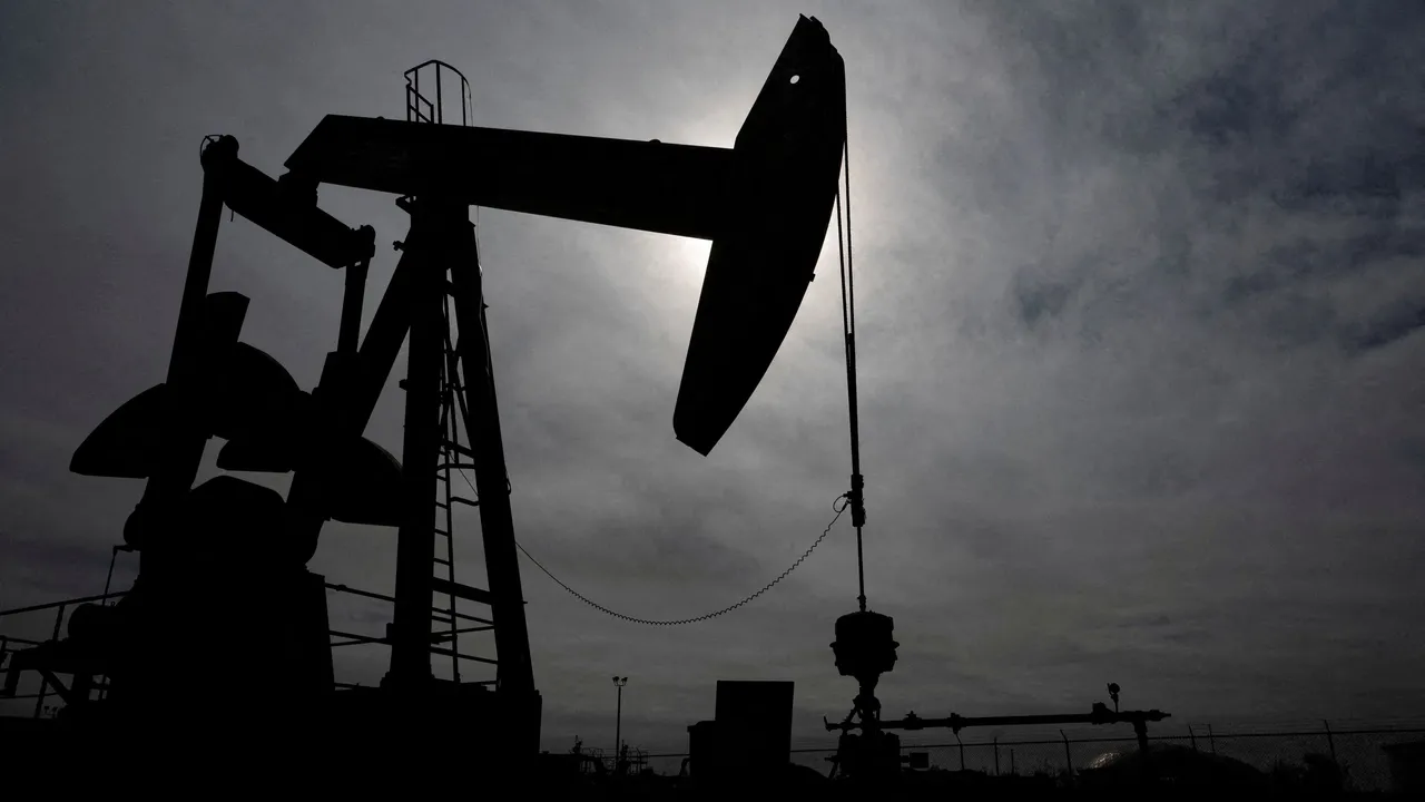 Нефть подешевела более чем на 4% после соглашения США и Ирана
