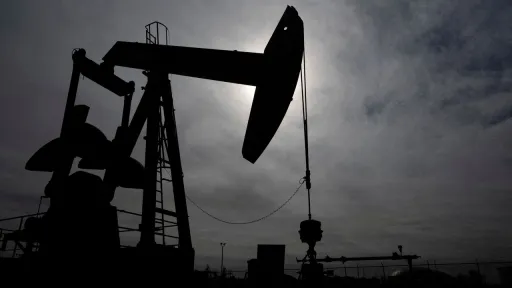 Нефть подешевела более чем на 4% после соглашения США и Ирана
