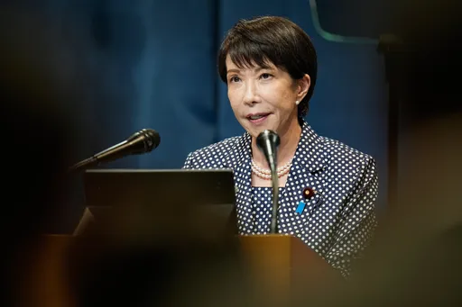 일본 총리, 오키나와 2차 대전 추모식에서 반전 시위에 직면