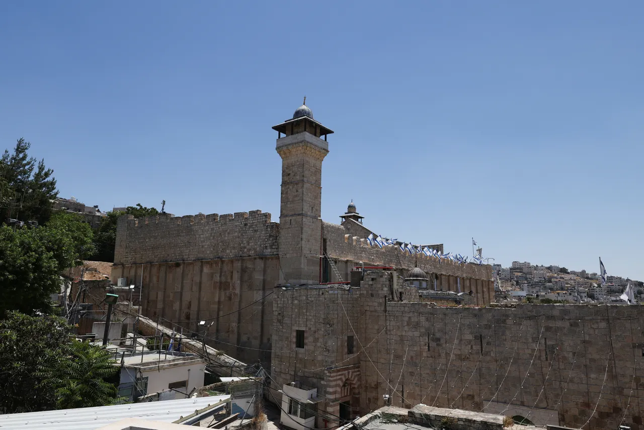 Israel seals Hebron with 106 iron gates, seeks to impose full control of Ibrahimi Mosque — governor