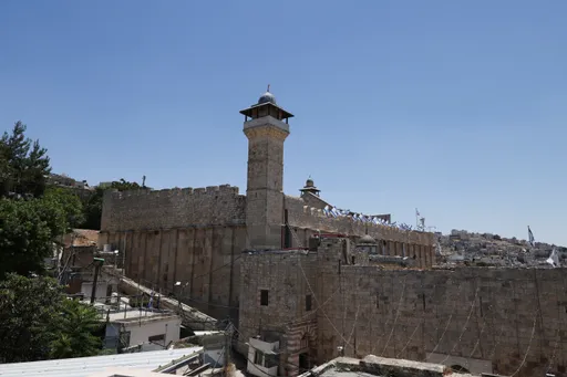 Israel seals Hebron with 106 iron gates, seeks to impose full control of Ibrahimi Mosque — governor