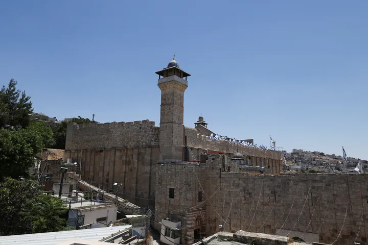 Israel seals Hebron with 106 iron gates, seeks to impose full control of Ibrahimi Mosque — governor