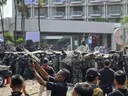 Eksekusi lahan Hotel Sultan ricuh, Wamensesneg ungkap arahan Prabowo tarik aset negara