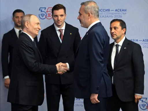 Tışqı êşlär ministrı Xaqan Fidan Tatarstan başqalası Qazanda Vladimir Putin belän oçraştı
