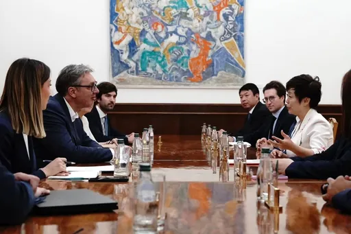 Vučić se sastao s direktoricom BYD-a Stelom Li: Razgovori o električnoj mobilnosti, investicijama i