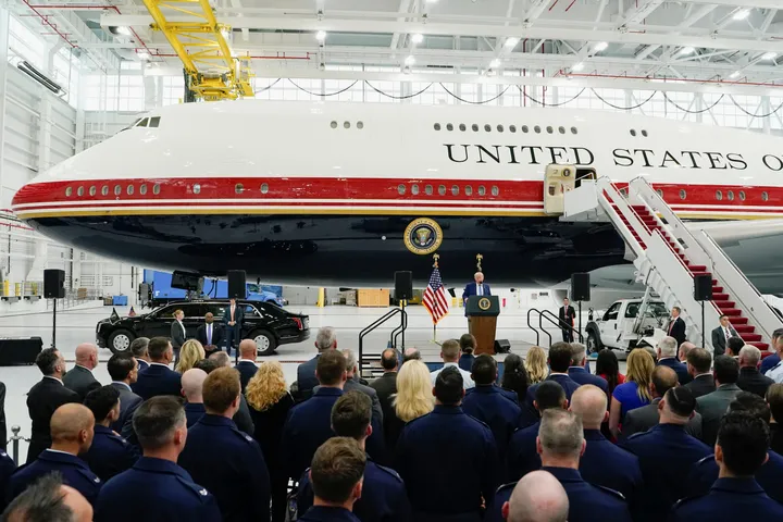 Qatar ta kashe dala mafi yawa, in ji Trump lokacin da ya hau jirgin da Doha ta ba shi kyauta