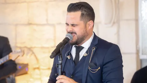 Fête de la Musique : Tal Vaknin, réserviste de l’armée israélienne, monte sur scène à Paris