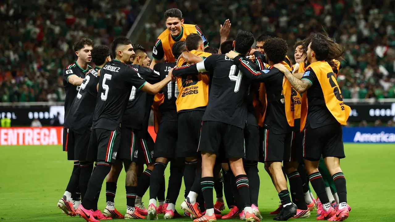 México tornou-se a primeira seleção a classificar-se para a fase eliminatória do Mundial