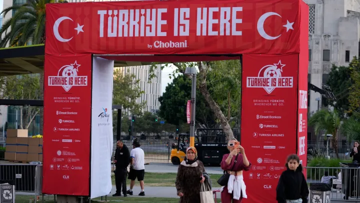 Los-Andjeles üzägendä "Törek moxite zonası" üz işeklären aça