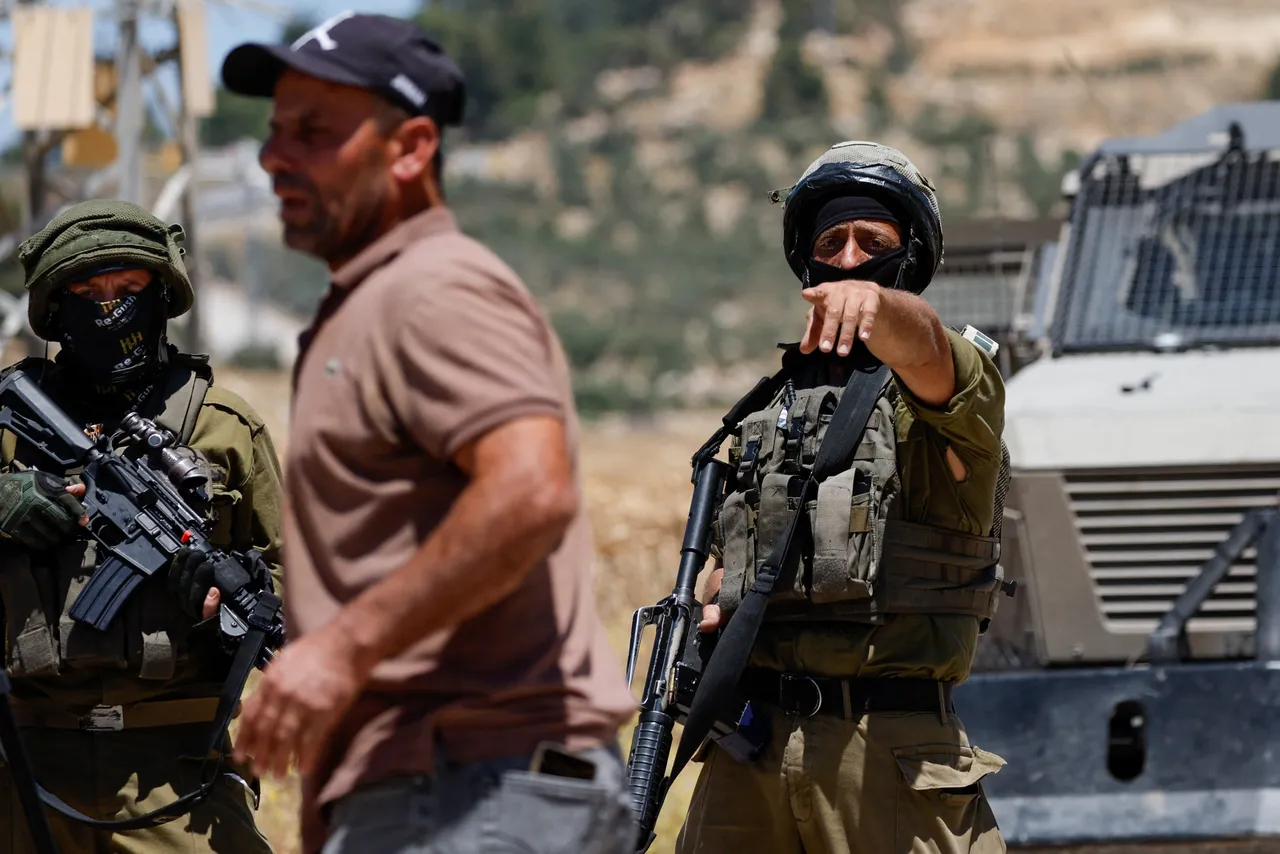 الضفة.. جيش الاحتلال يقتل رضيعاً فلسطينياً ومستوطنون يحرقون محاصيل