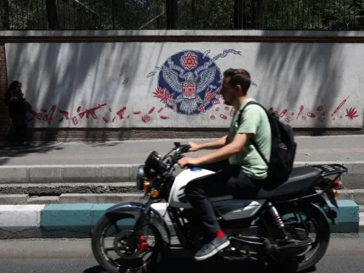 ایران هنوز متن نهایی توافق پیشنهادی آمریکا را بررسی می‌کند