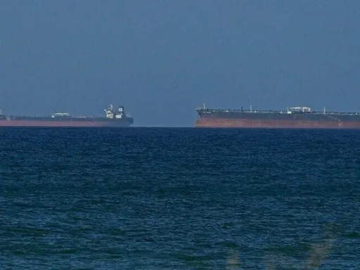 Irão afirma ter atingido um navio ligado aos EUA e a Israel após ataque a embarcação iraniana