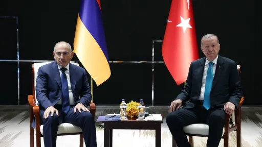 الرئيس أردوغان وباشينيان يبحثان مسار تطبيع العلاقات بين تركيا وأرمينيا