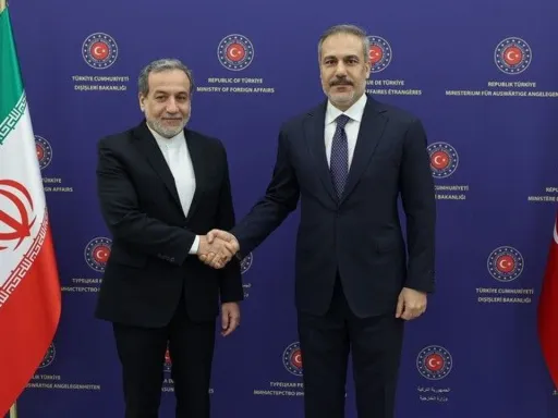 Ministro Fidan reuniu-se com o seu homólogo iraniano, Abbas Araghchi