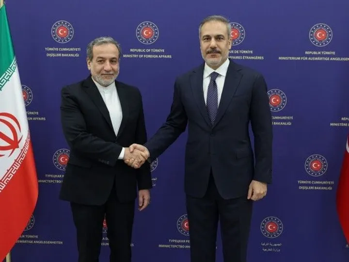 Ministro Fidan reuniu-se com o seu homólogo iraniano, Abbas Araghchi
