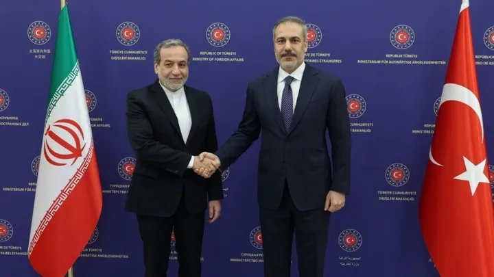 Ministro Fidan reuniu-se com o seu homólogo iraniano, Abbas Araghchi