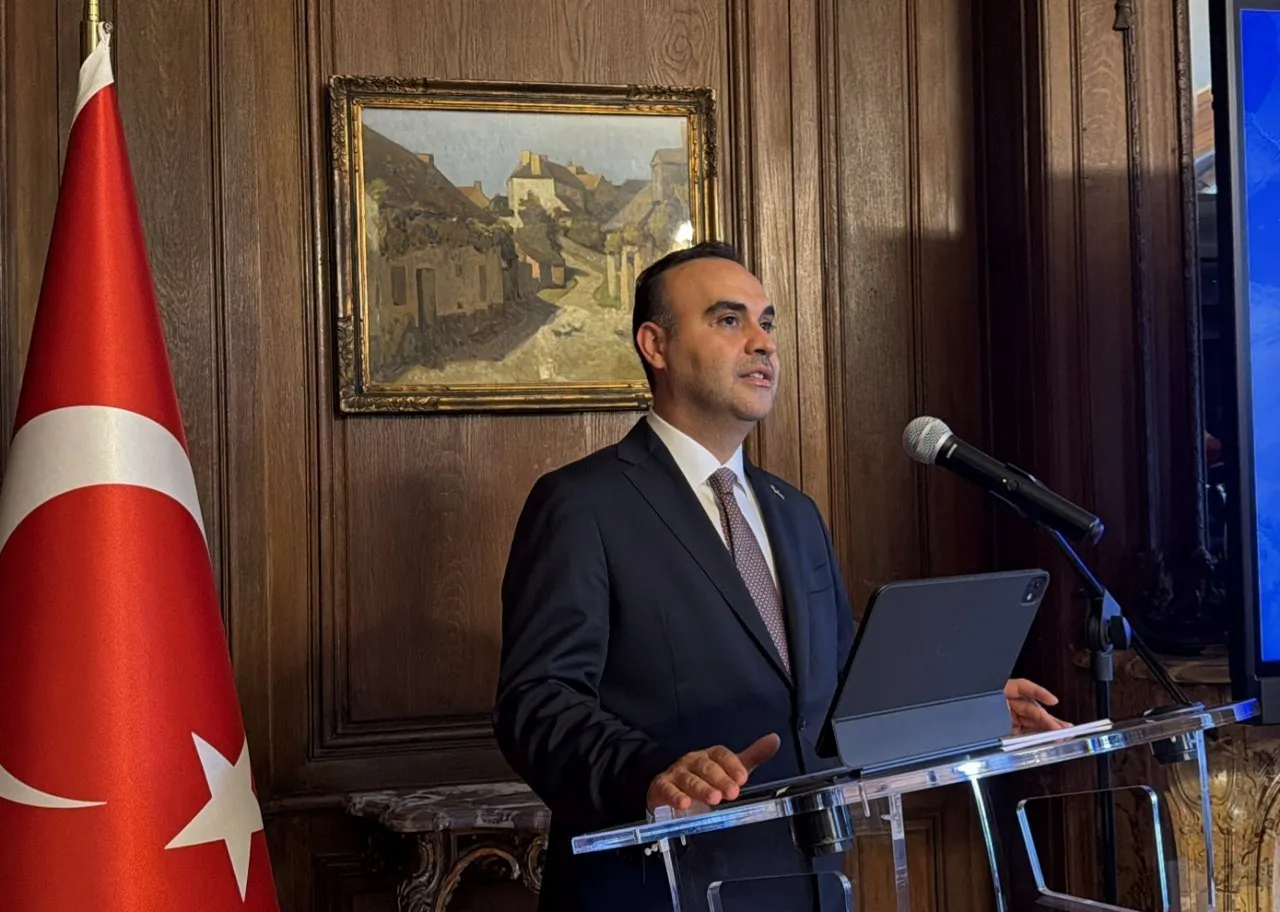 Turkish students bag 14 medals at international science olympiads: Tech minister
