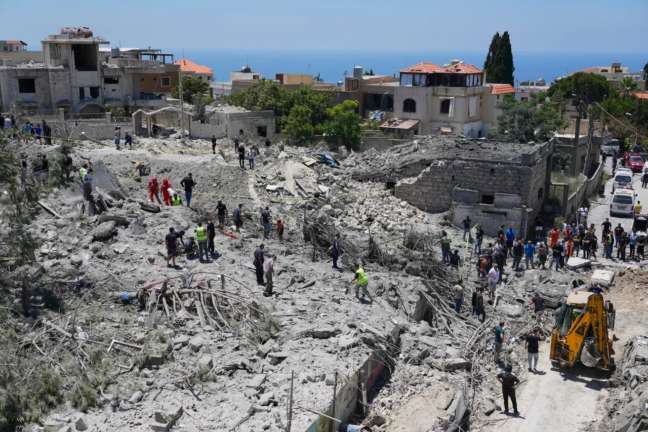رغم التهدئة وإعلان حزب الله التزامه.. مقتل 17 شخصاً وجنديين لبنانيين بغارات إسرائيلية