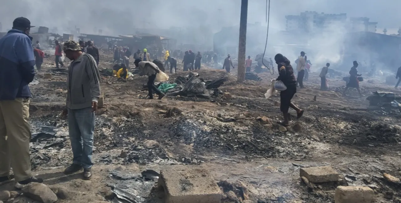 Moto wateketeza soko la Gikomba Nairobi huku waokoaji wakikimbizana kuokoa mali
