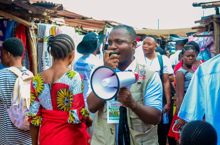 RDC : la jeunesse jette ses forces dans la bataille contre Ebola, avec les moyens du bord