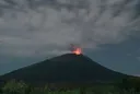 Gunung Ile Lewotolok erupsi, kolom abu mencapai 600 meter di atas puncak