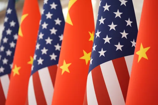 Kina uvodi ograničenja izvoza za 10 američkih kompanija kao odgovor na Pentagonovu crnu listu