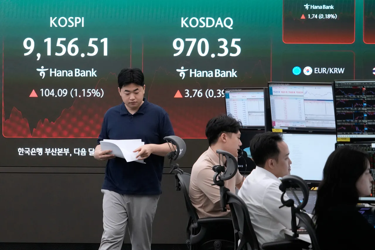 아시아 증시, 금리 인상 전망에 위험 자산 회피 심리 확산되며 사상 최고치서 하락