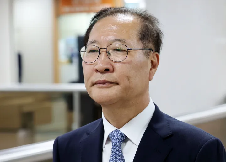 한국 법원, '계엄령 관여' 전 법무부 장관에 징역 25년 선고