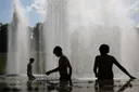 Número de mortes por afogamento relacionadas com a onda de calor em França sobe para 55