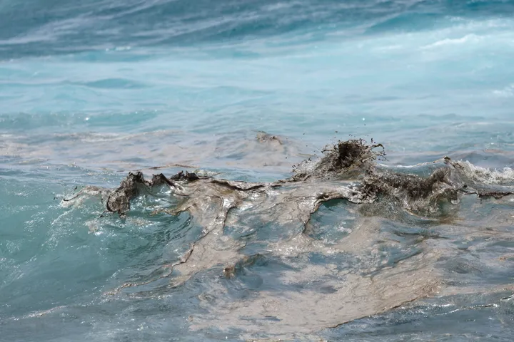 Oil spill potentially linked to Hormuz attacks threatens Pakistan's only protected marine island