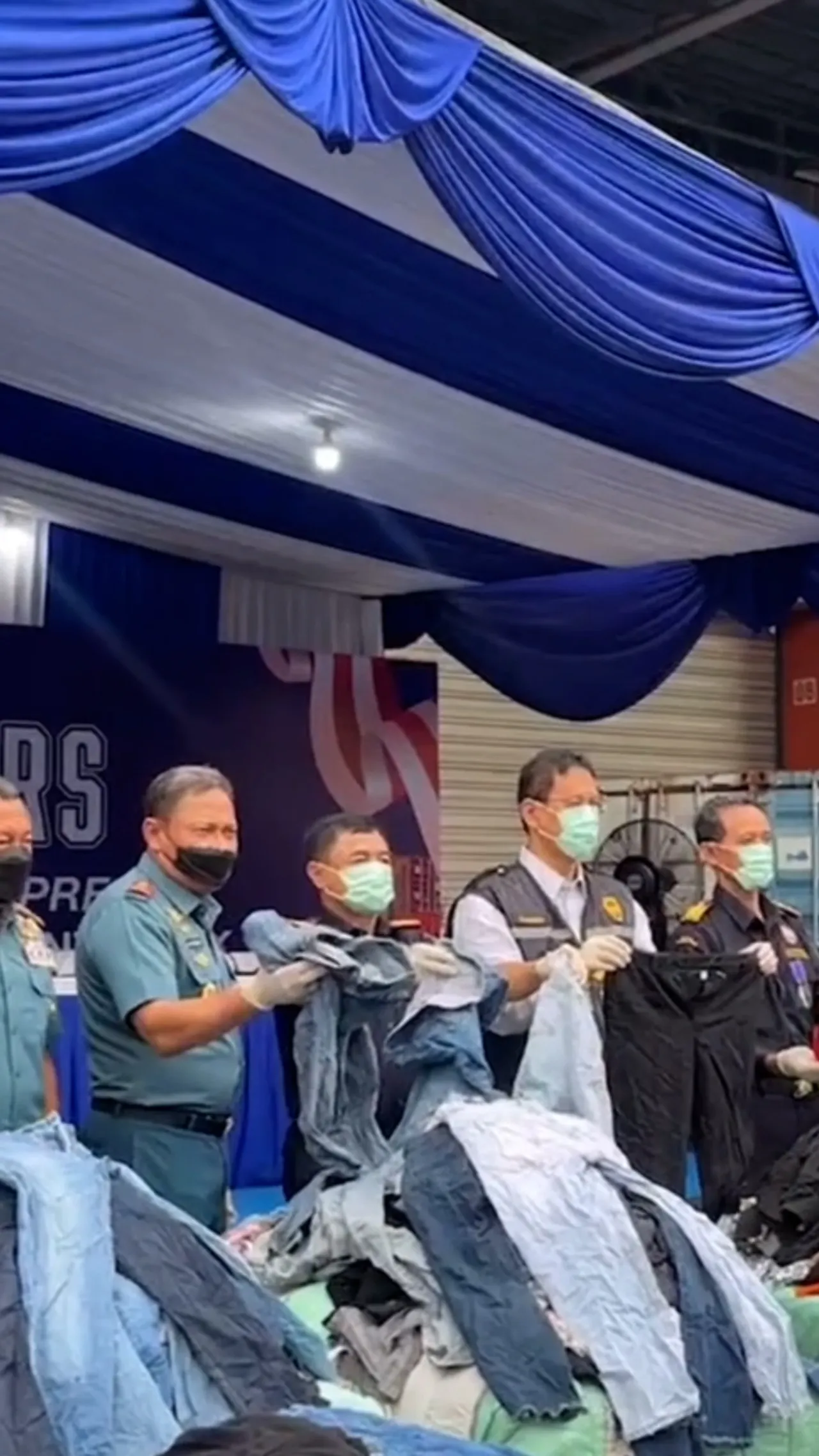Bea Cukai gagalkan penyelundupan 43 kontainer pakaian bekas impor ilegal