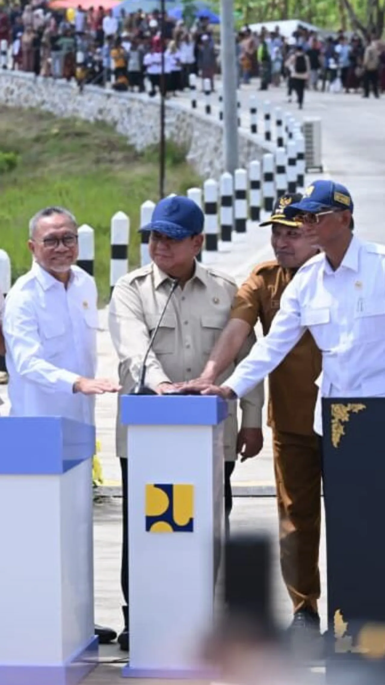 Prabowo resmikan pembangunan jalan daerah sepanjang 1.151 km di seluruh Indonesia