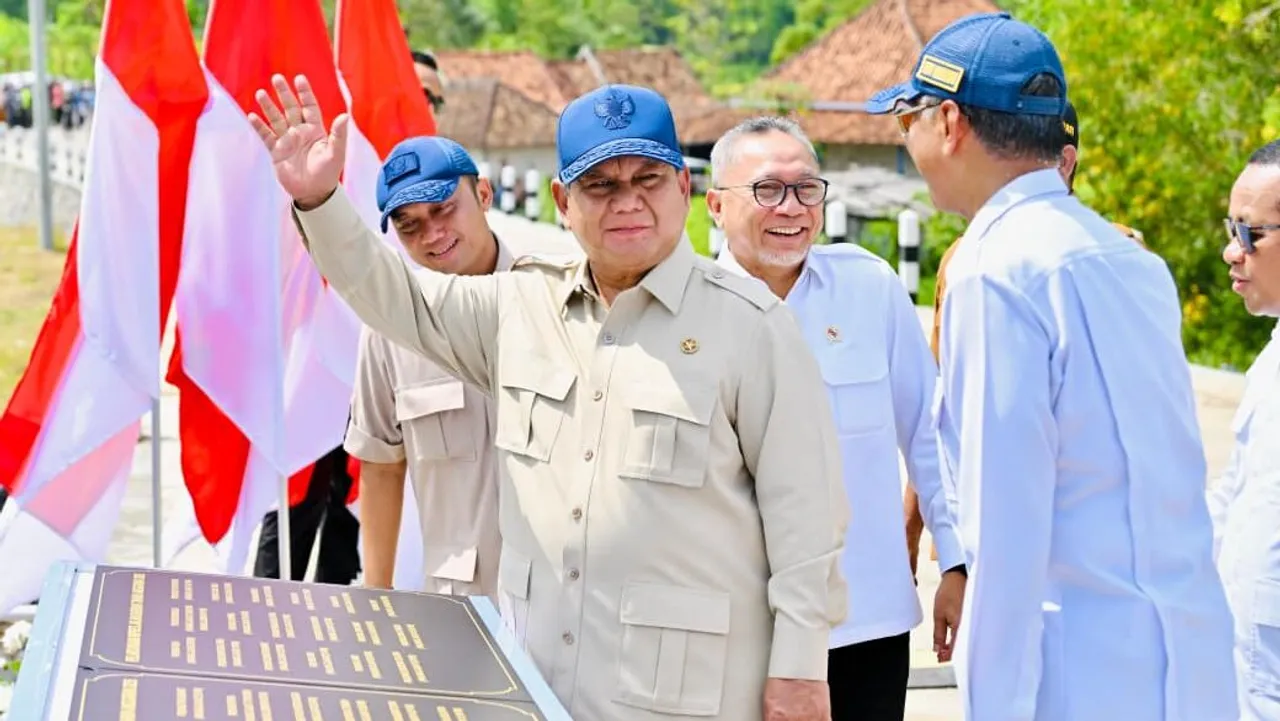 Tekan biaya logistik, Presiden Prabowo resmikan 1.151 kilometer jalan daerah di 37 provinsi
