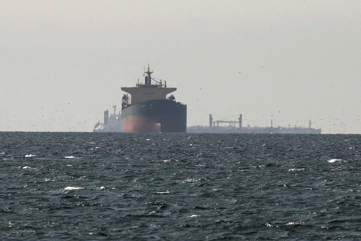 Ships begin transiting Strait of Hormuz under UN evacuation plan