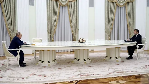 Лавров заявил о скрытых контактах Парижа с Москвой