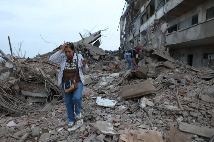 On streets and in hospitals, Venezuelans scramble to save lives after twin quakes kill nearly 200