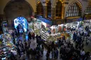 Четиривековниот пазар на зачини во Истанбул секој ден пречекува по 60.000 посетители