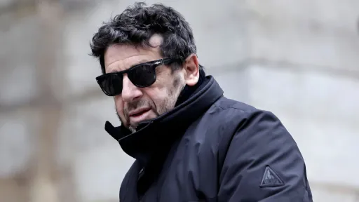 “Patrick Bruel a joué une gamine de 16 ans au poker”: des propos de Jean-Louis Murat refont surface