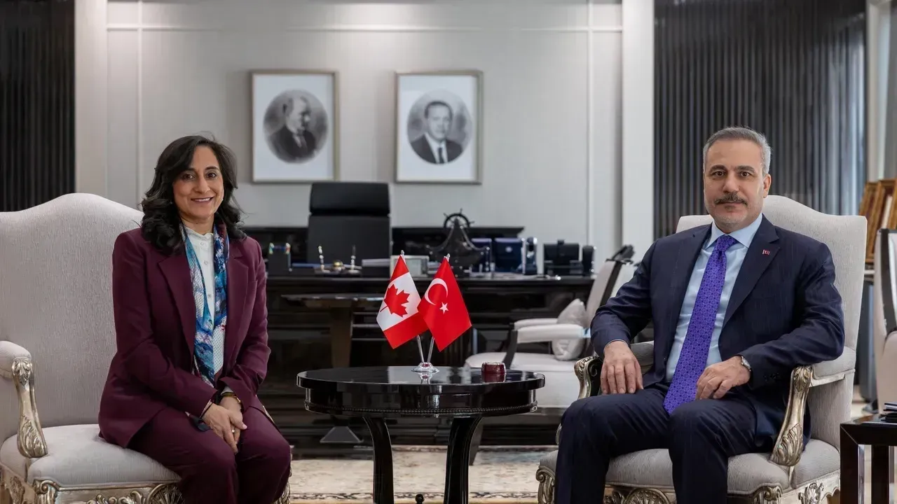 Les chefs de la diplomatie turque et canadienne veulent renforcer les relations bilatérales
