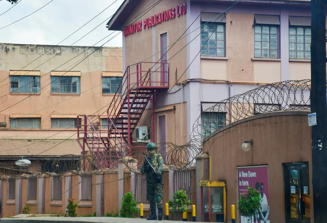 Vyombo vya habari vilivyofungwa na jeshi la Uganda vinasema mazungumzo yanaendelea ili kufungua tena