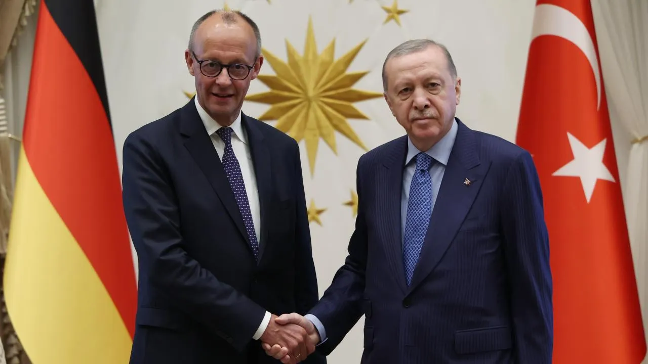 أردوغان في اتصال مع ميرتس: نعمل على استئناف المفاوضات الروسية-الأوكرانية