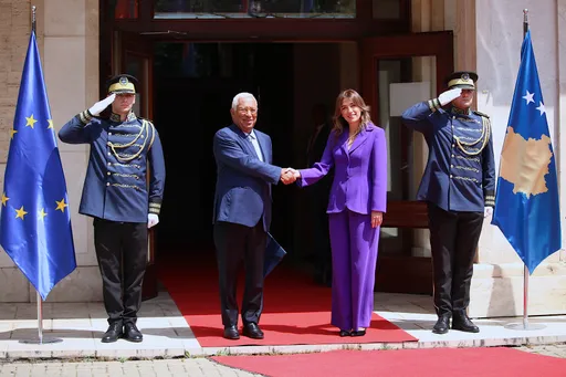 Кошта во Приштина: ЕУ го поддржува Косово, но не можеме да ја работиме вашата работа