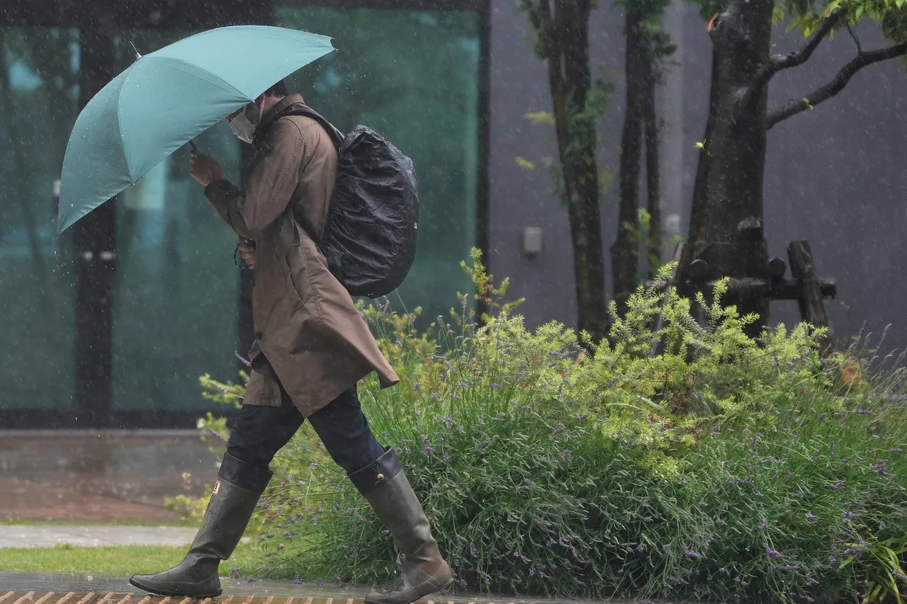 Više od dva miliona ljudi dobilo nalog za evakuaciju zbog prijetnje dva tajfuna u Japanu